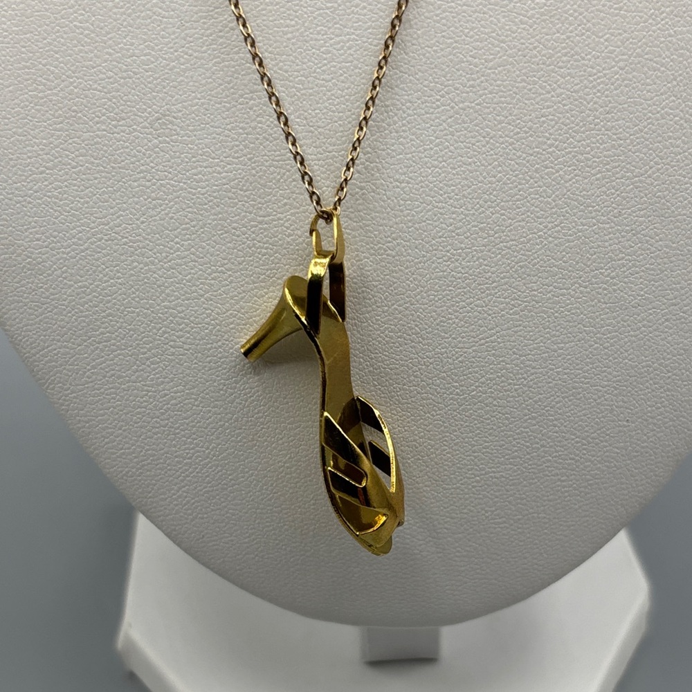 Goldtone High Heel Shoe Pendant Necklace JP428